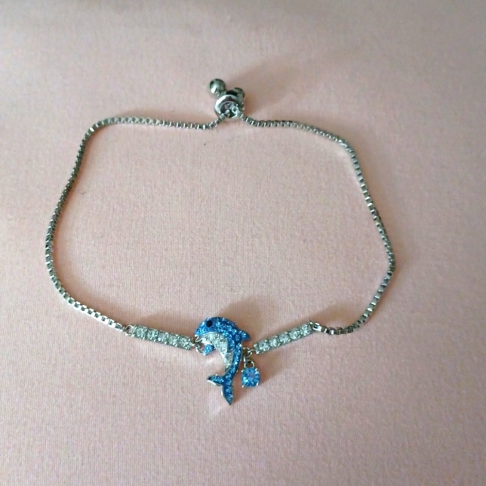 Silver drawstring bracelet